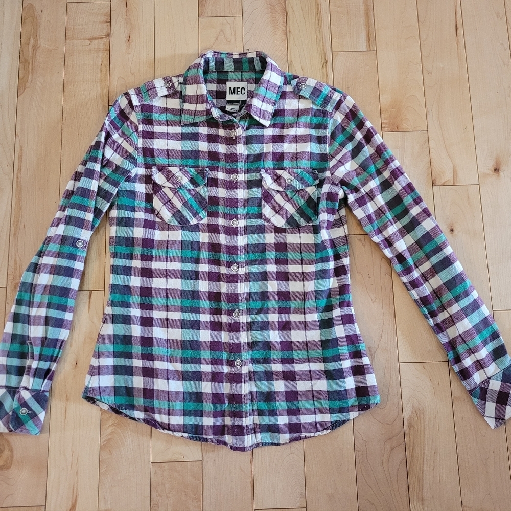 MEC women's size medium plaid button up shirt